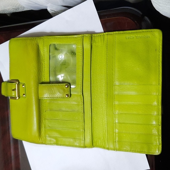 MICHAEL Michael Kors Lime Green Hobo Bag with Tassel & Wallet - Picture 11 of 16